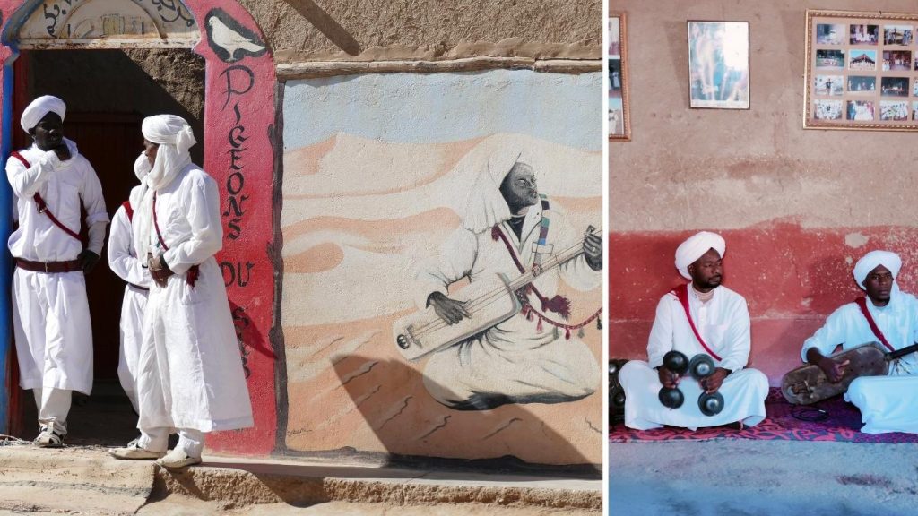 Musicisti Gnawa nel villaggio di Khamliya nel Marocco Deserto